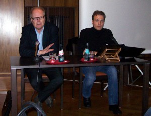 Lasen aus verschiedenen Ahasver-Texten: Professor Dr. Gunnar Och (links) und Dr. Christoph Grube.