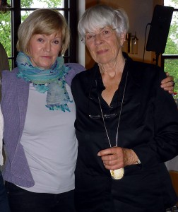 Inge Heym (rechts) mit Dr. ulrike uhlig, Vorstandsvorsitzende der Internationalen Stefan-Heym-Gesellschaft. Foto: Kerstin Orantek